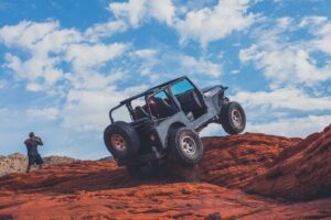 Four-wheel driving along the canyons 